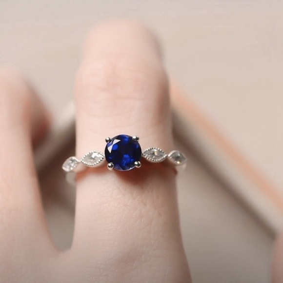 925 Sterling Silver Blue Sapphire Ring - Picture 2 of 2